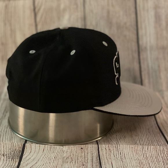 Phoenix Suns - Black and White Raised Logo - Picture 2 of 8